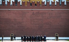 President Putin lays flowers at Tomb of Unknown Soldier