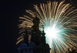 Fireworks in Moscow marking the 75th anniversary of Victory in World War II