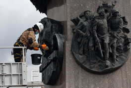 Routine maintenance of Leningrad Hero City Obelisk