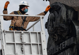 Routine maintenance of Leningrad Hero City Obelisk