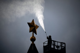 Routine maintenance of Leningrad Hero City Obelisk