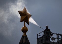 Routine maintenance of Leningrad Hero City Obelisk