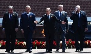 President Putin at flower-laying ceremony at Tomb of Unknown Soldier