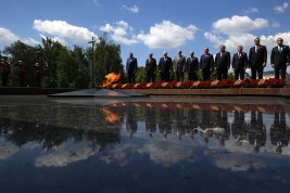 President Putin at flower-laying ceremony at Tomb of Unknown Soldier