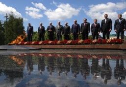 President Putin at flower-laying ceremony at Tomb of Unknown Soldier