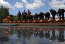 President Putin at flower-laying ceremony at Tomb of Unknown Soldier