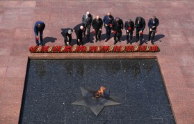 President Putin at flower-laying ceremony at Tomb of Unknown Soldier